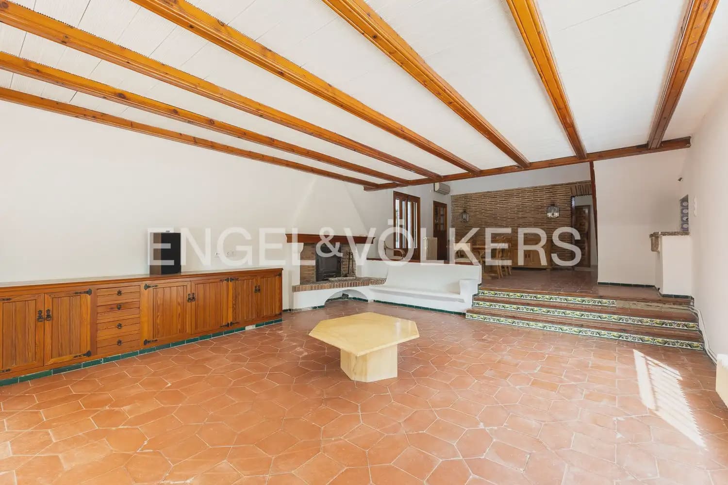 4 bedroom Villa for rent in Paterna with pool garage - € 3,895 (Ref: 9913679)