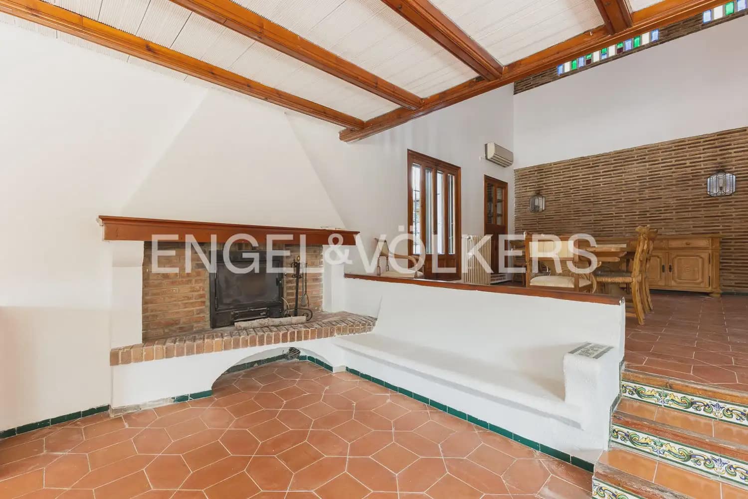 4 bedroom Villa for rent in Paterna with pool garage - € 3,895 (Ref: 9913679)