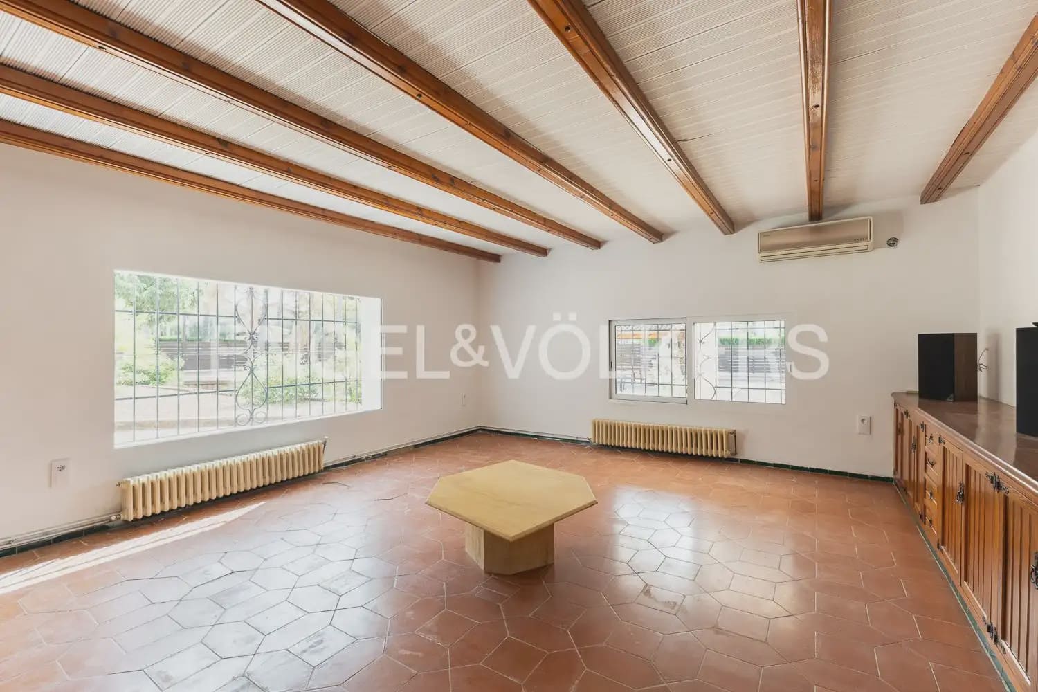 4 bedroom Villa for rent in Paterna with pool garage - € 3,895 (Ref: 9913679)