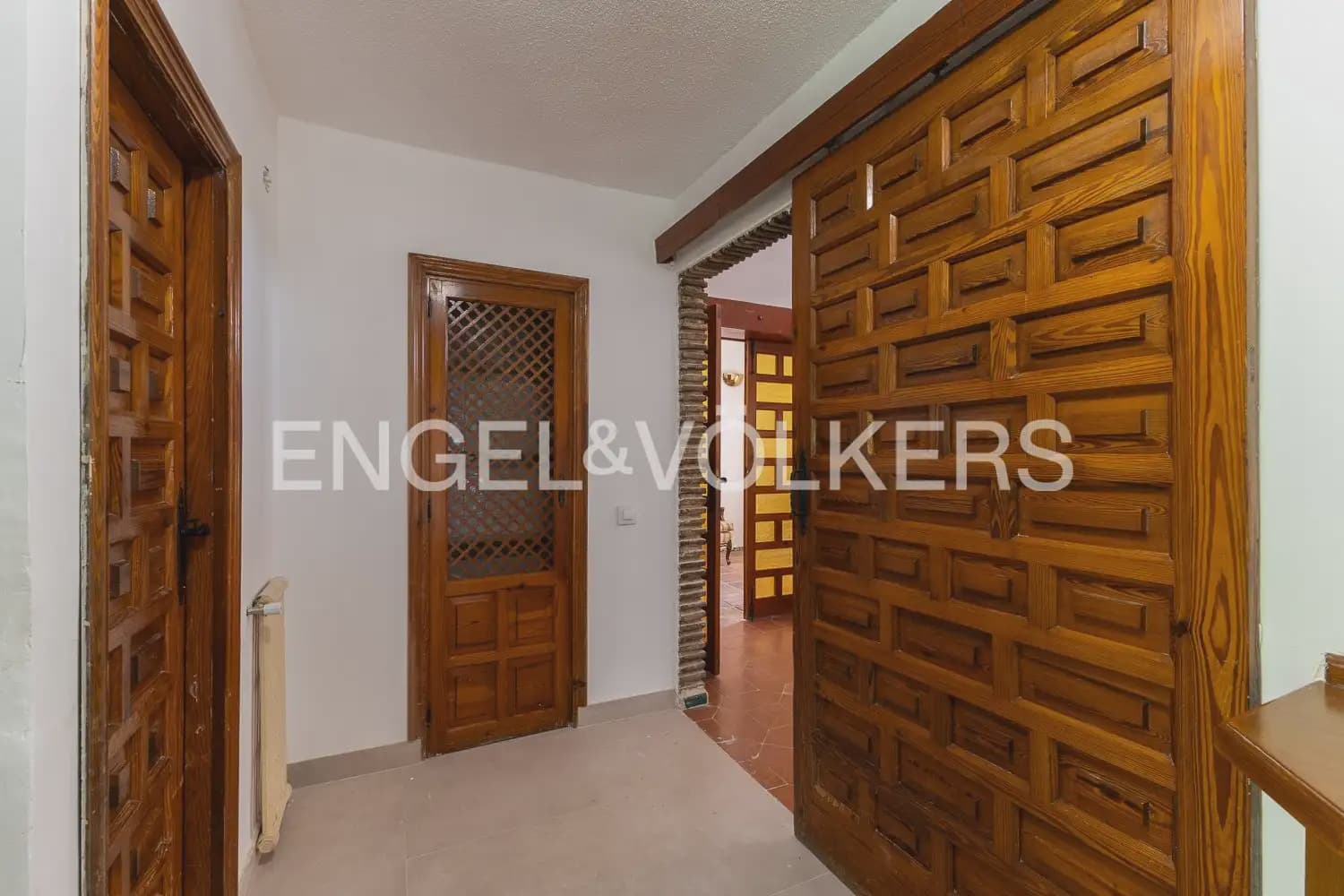 4 bedroom Villa for rent in Paterna with pool garage - € 3,895 (Ref: 9913679)