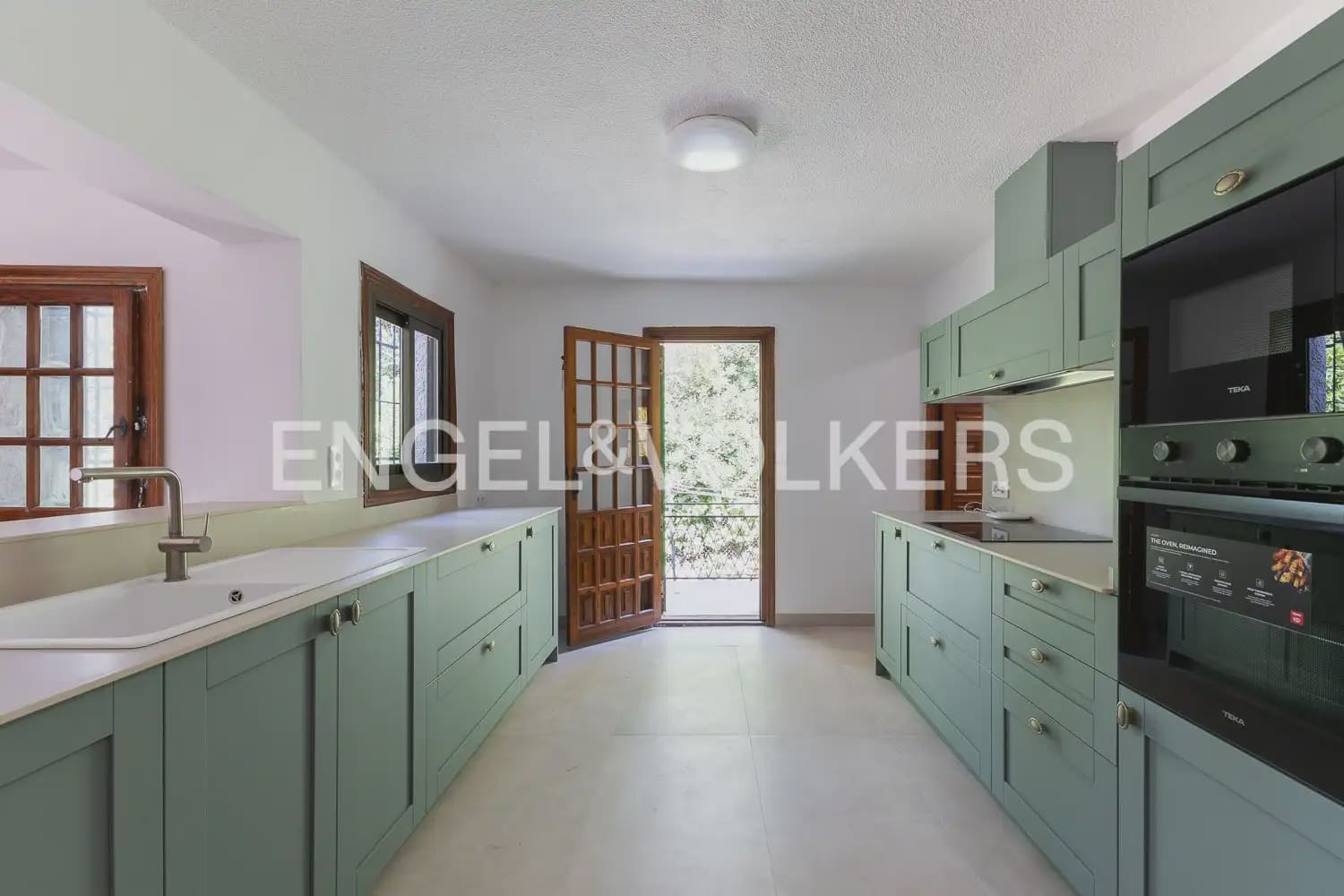 4 bedroom Villa for rent in Paterna with pool garage - € 3,895 (Ref: 9913679)