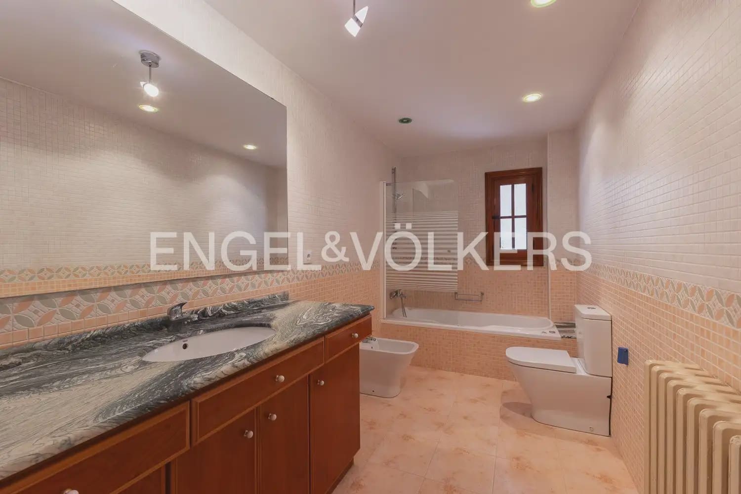 4 bedroom Villa for rent in Paterna with pool garage - € 3,895 (Ref: 9913679)