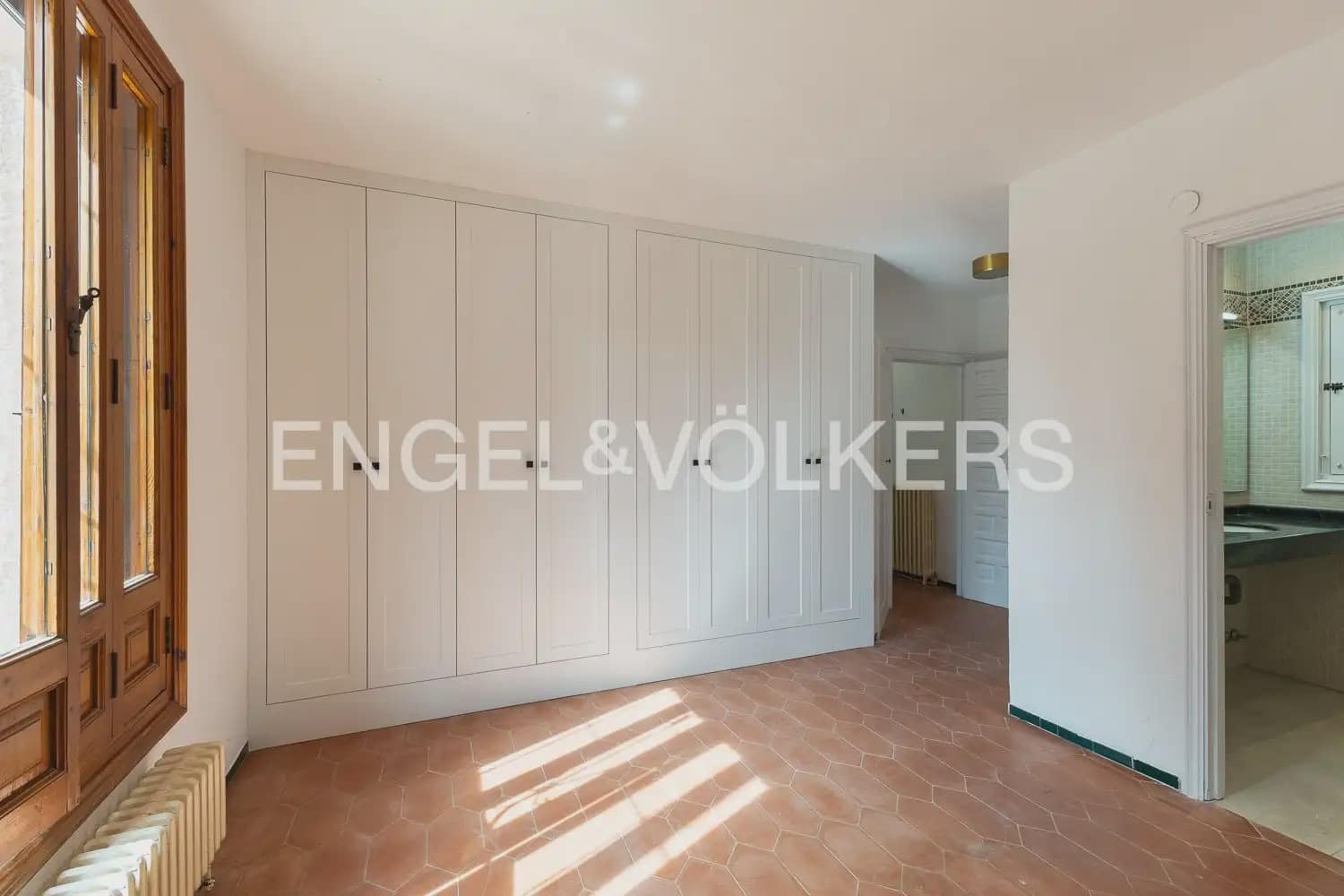 4 bedroom Villa for rent in Paterna with pool garage - € 3,895 (Ref: 9913679)