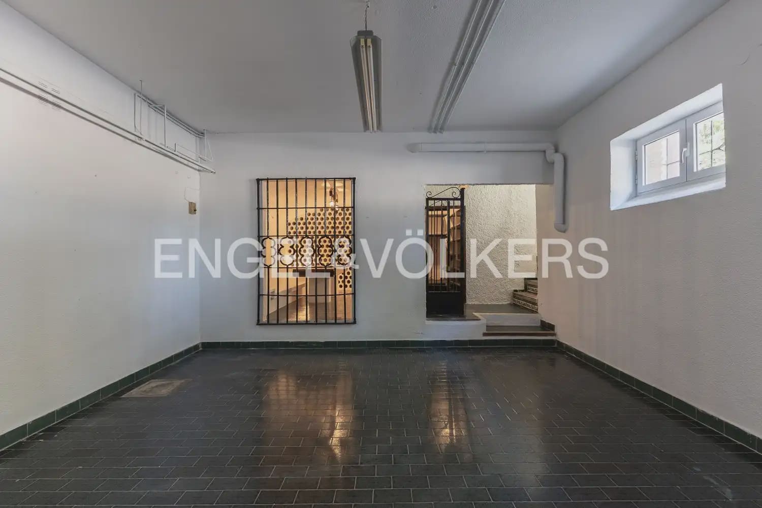 4 bedroom Villa for rent in Paterna with pool garage - € 3,895 (Ref: 9913679)