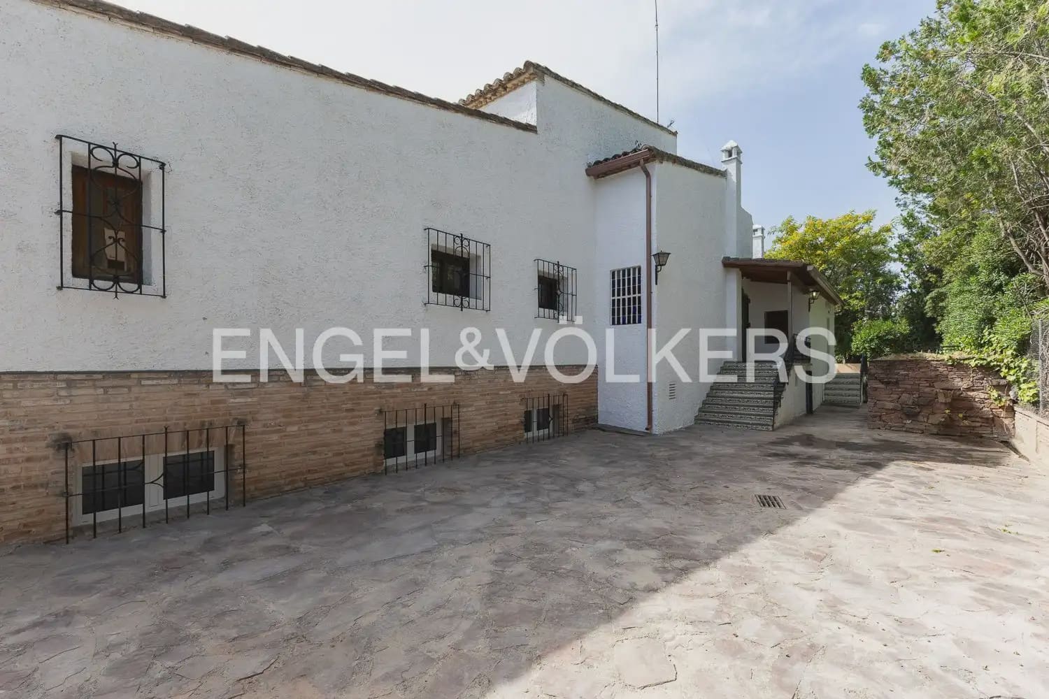 4 bedroom Villa for rent in Paterna with pool garage - € 3,895 (Ref: 9913679)
