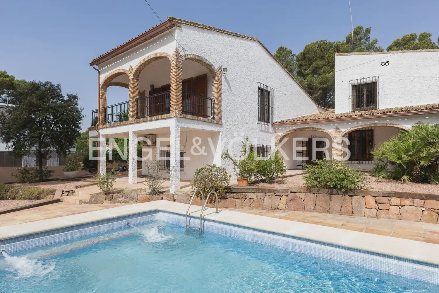 4 bedroom Villa for rent in Paterna with pool garage - € 3,895 (Ref: 9913679)