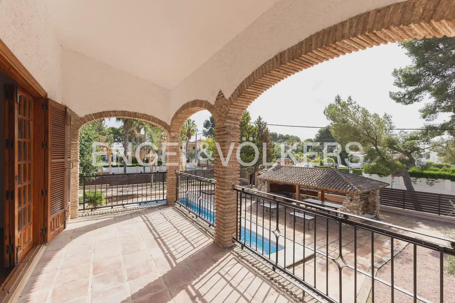 4 bedroom Villa for rent in Paterna with pool garage - € 3,895 (Ref: 9913679)