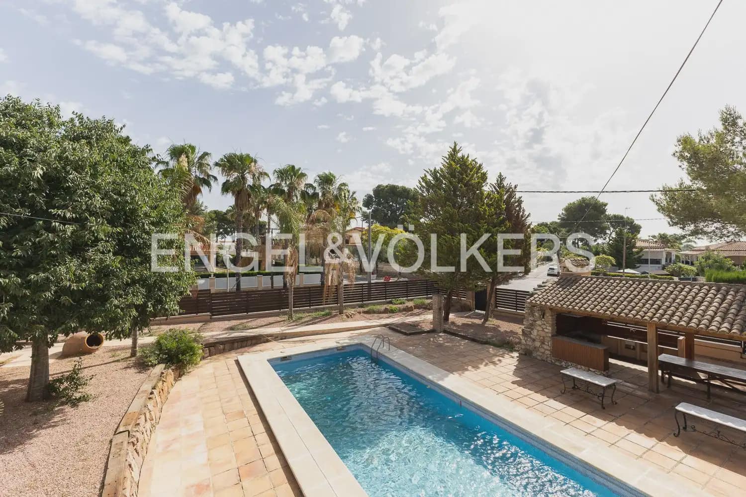 4 bedroom Villa for rent in Paterna with pool garage - € 3,895 (Ref: 9913679)