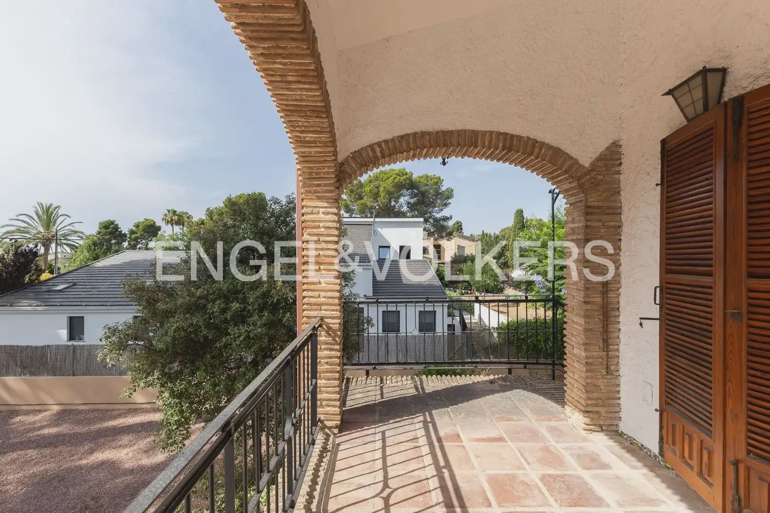 4 bedroom Villa for rent in Paterna with pool garage - € 3,895 (Ref: 9913679)