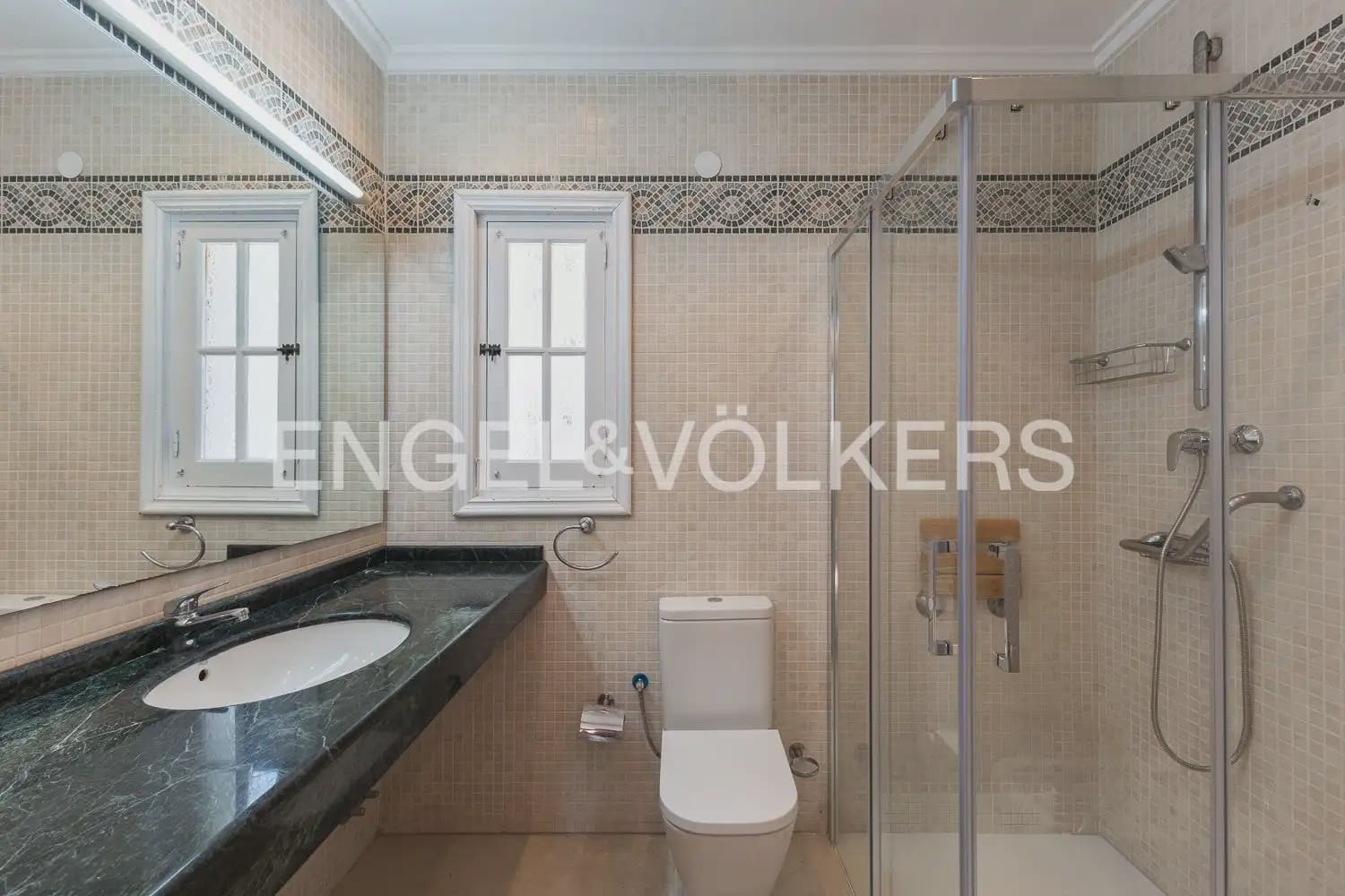 4 bedroom Villa for rent in Paterna with pool garage - € 3,895 (Ref: 9913679)