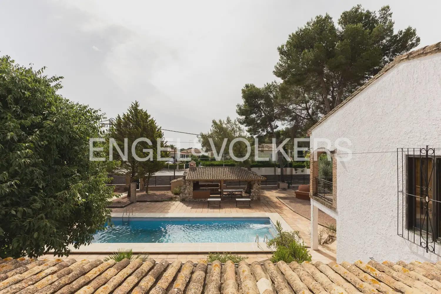 4 bedroom Villa for rent in Paterna with pool garage - € 3,895 (Ref: 9913679)