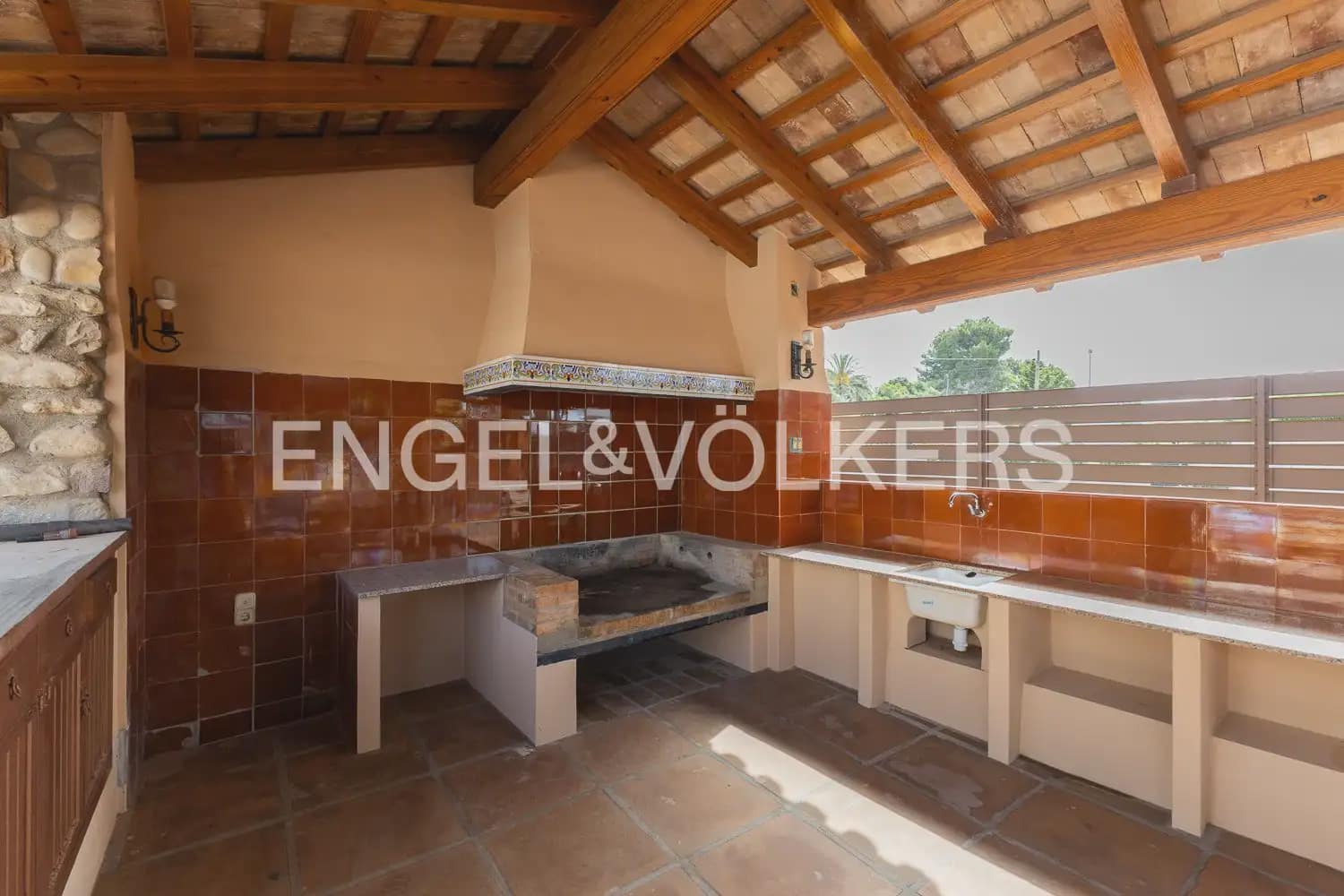4 bedroom Villa for rent in Paterna with pool garage - € 3,895 (Ref: 9913679)