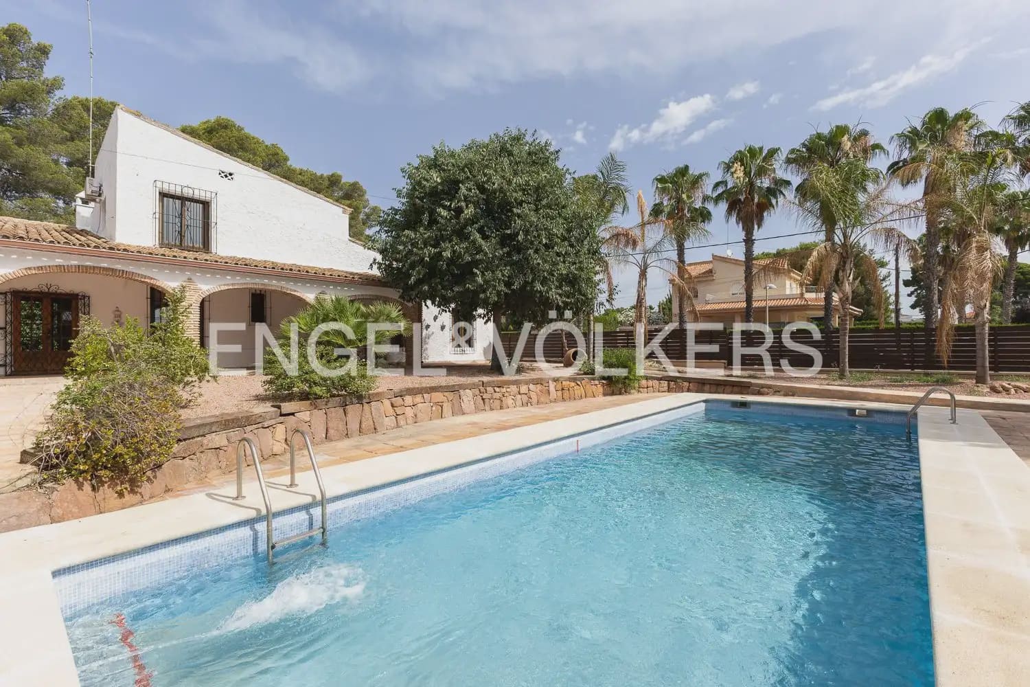 4 bedroom Villa for rent in Paterna with pool garage - € 3,895 (Ref: 9913679)