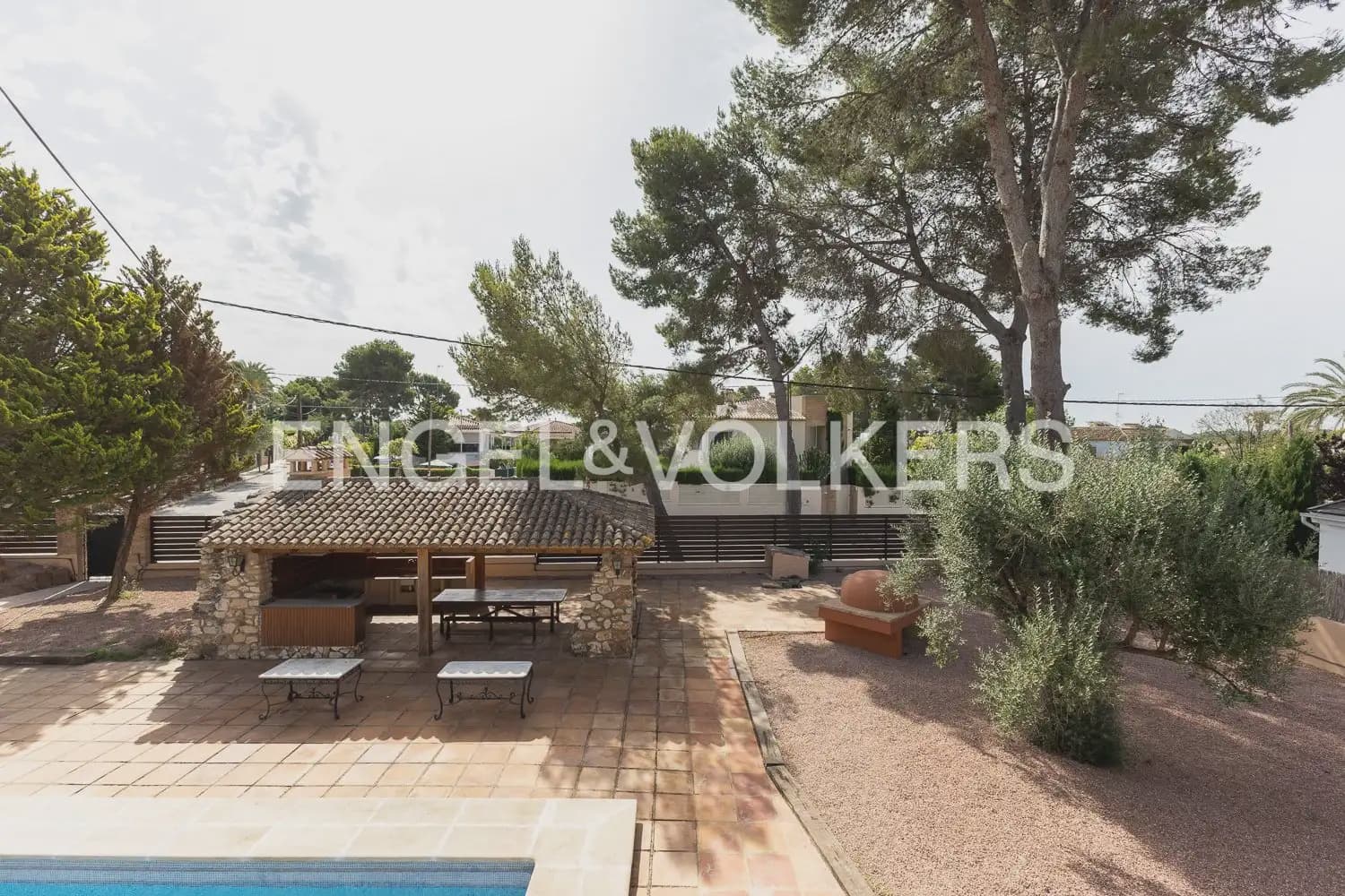 4 bedroom Villa for rent in Paterna with pool garage - € 3,895 (Ref: 9913679)