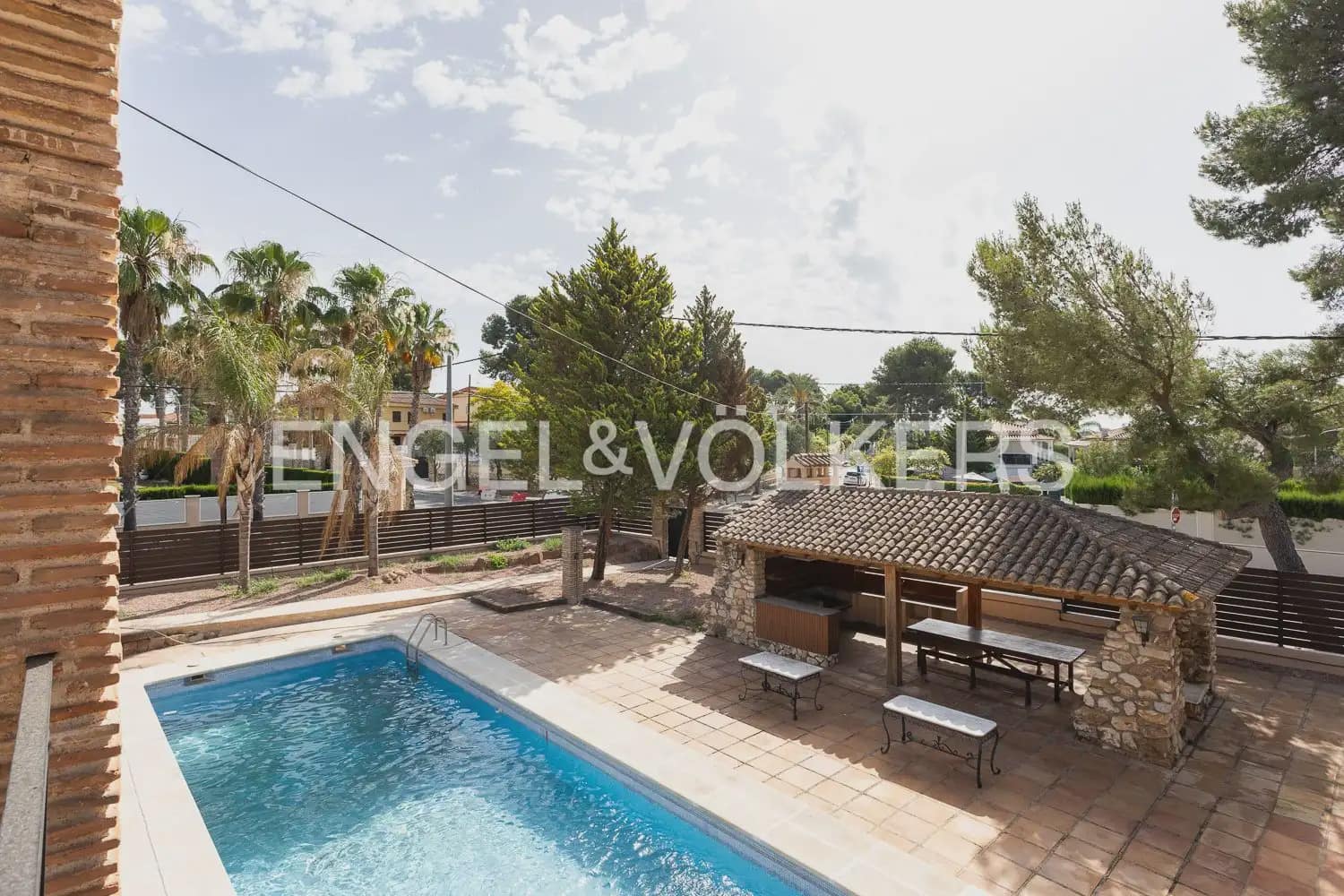 4 bedroom Villa for rent in Paterna with pool garage - € 3,895 (Ref: 9913679)