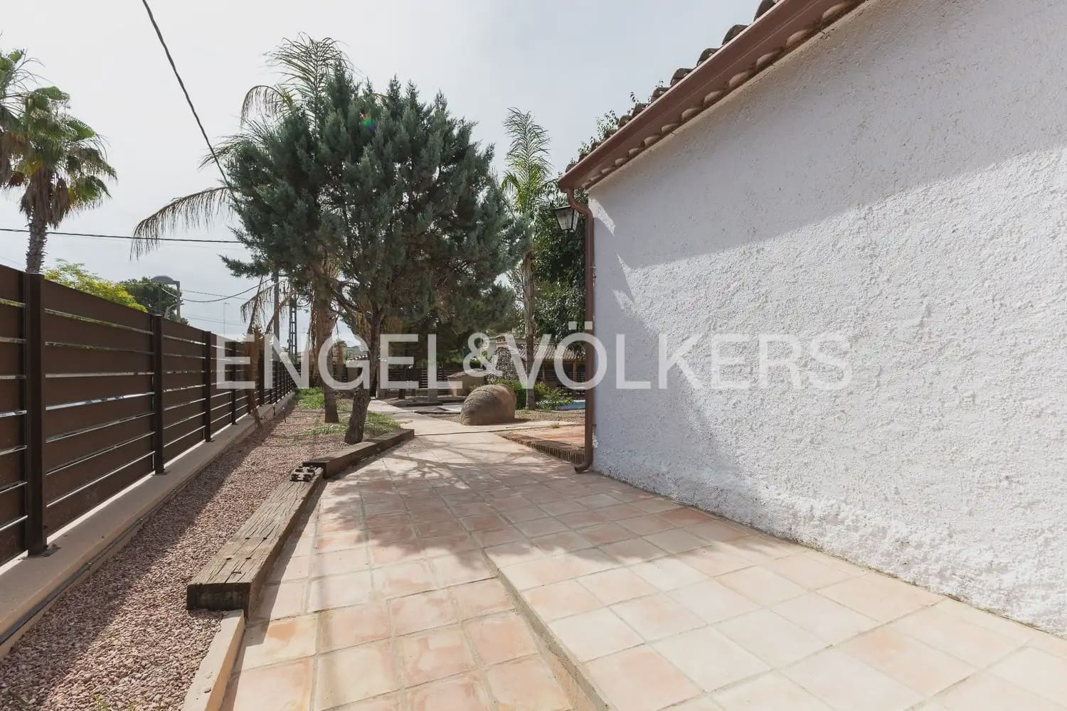 4 bedroom Villa for rent in Paterna with pool garage - € 3,895 (Ref: 9913679)