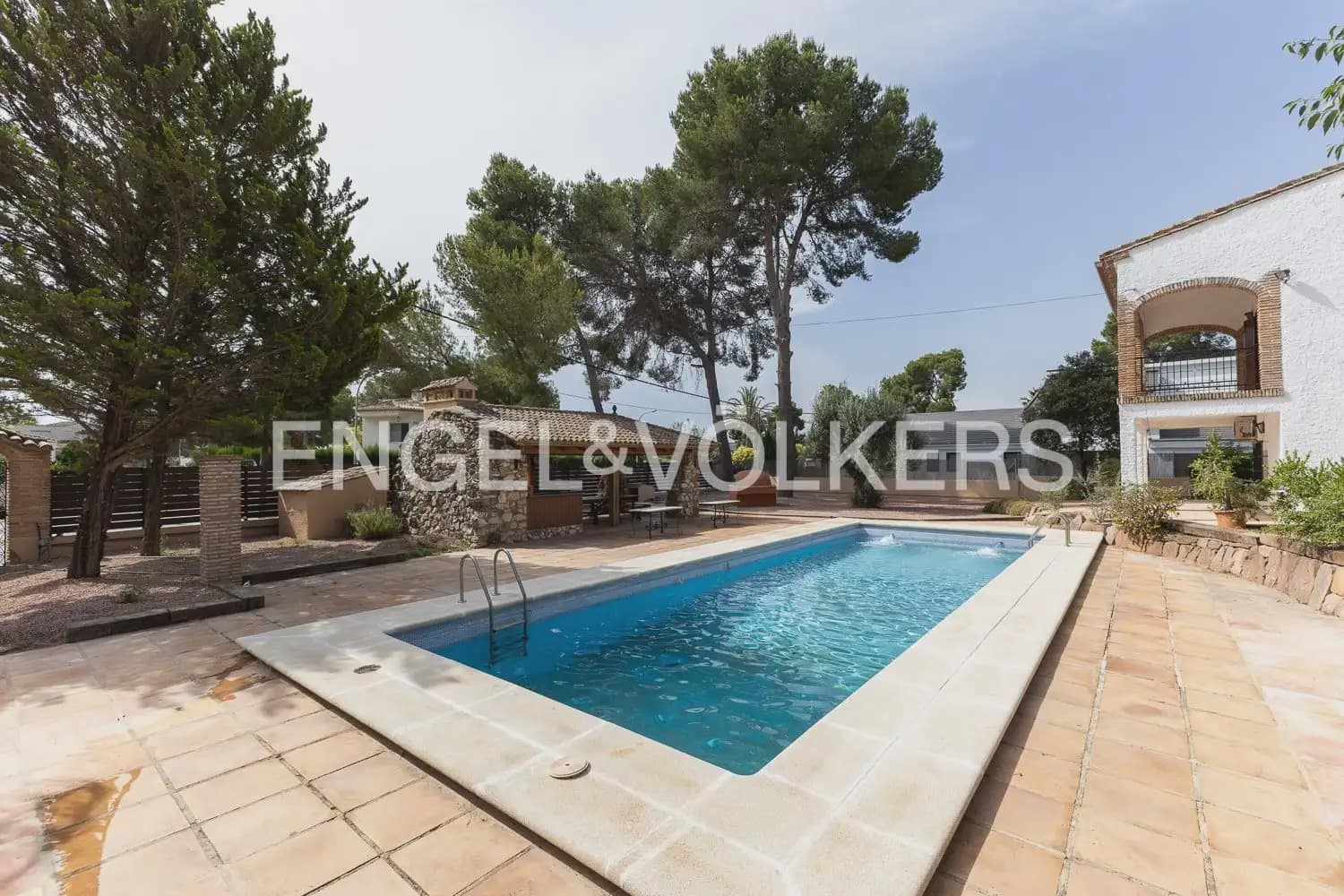 4 bedroom Villa for rent in Paterna with pool garage - € 3,895 (Ref: 9913679)