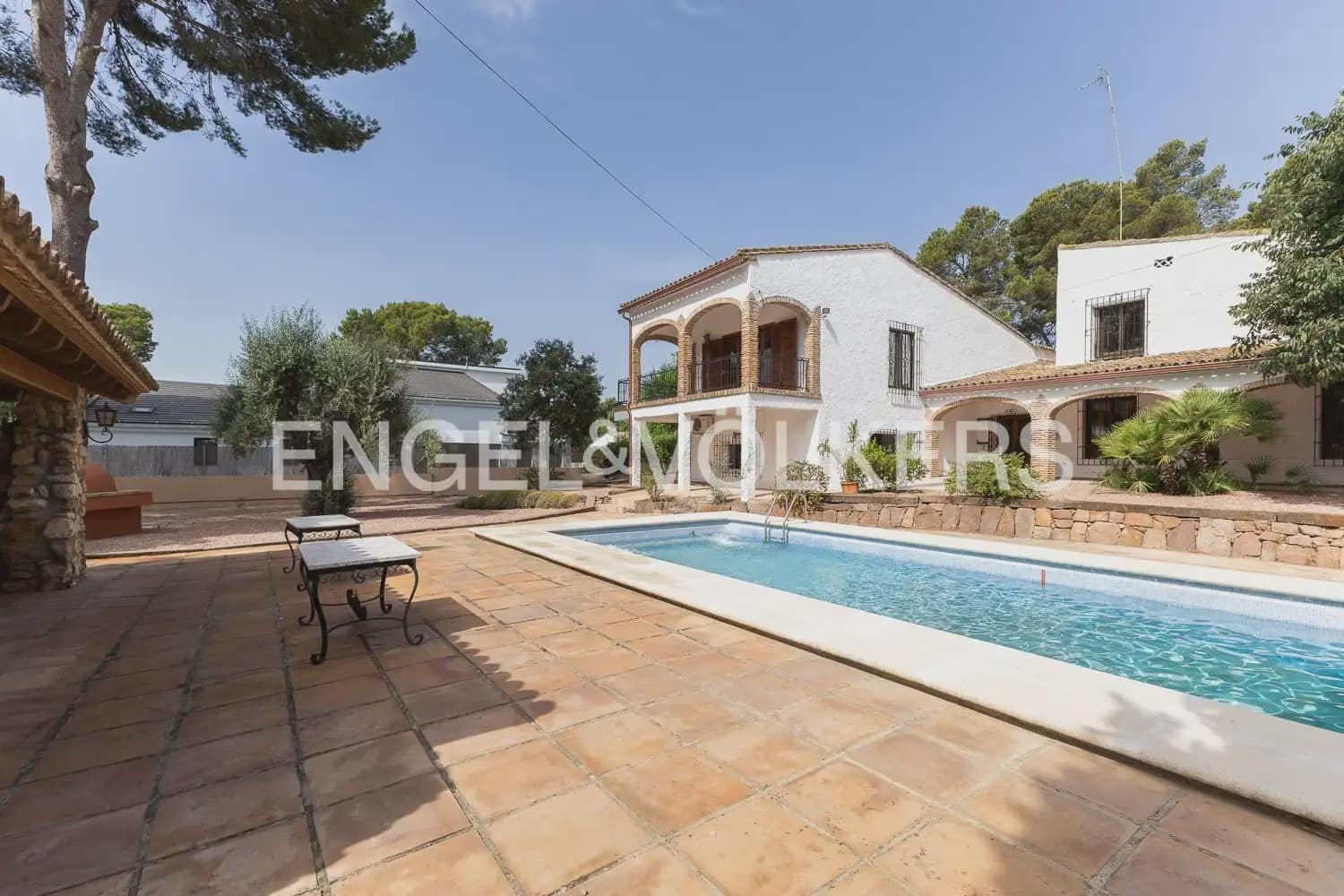 4 bedroom Villa for rent in Paterna with pool garage - € 3,895 (Ref: 9913679)