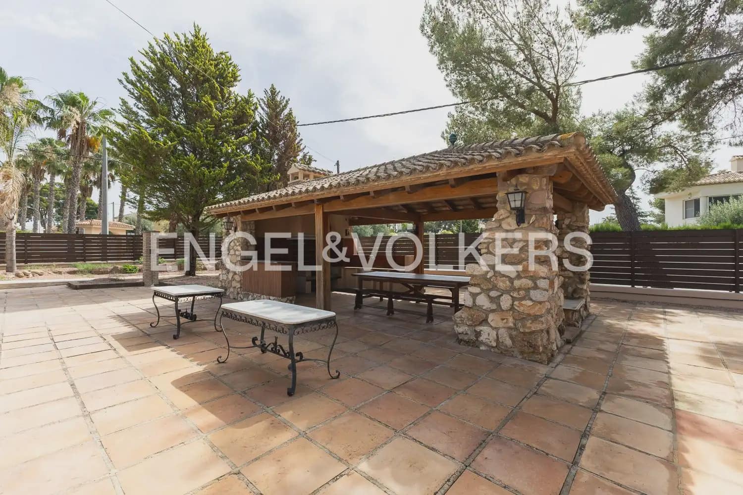 4 bedroom Villa for rent in Paterna with pool garage - € 3,895 (Ref: 9913679)