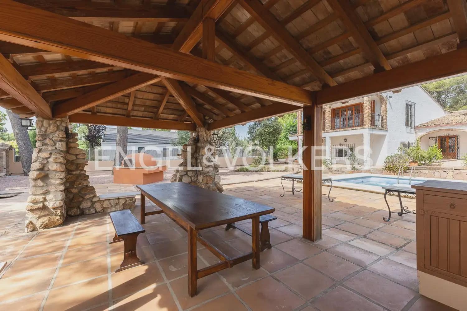 4 bedroom Villa for rent in Paterna with pool garage - € 3,895 (Ref: 9913679)