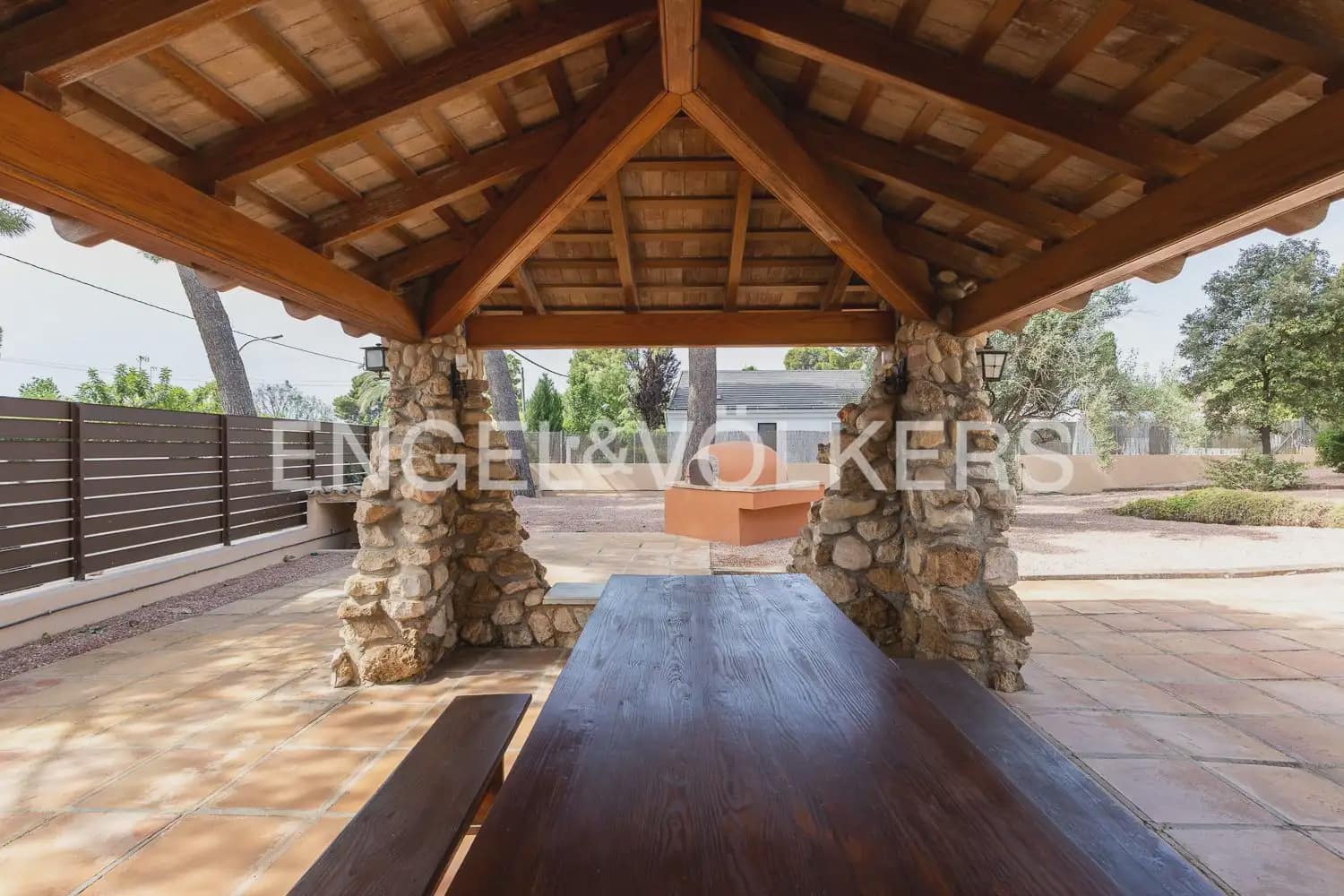 4 bedroom Villa for rent in Paterna with pool garage - € 3,895 (Ref: 9913679)