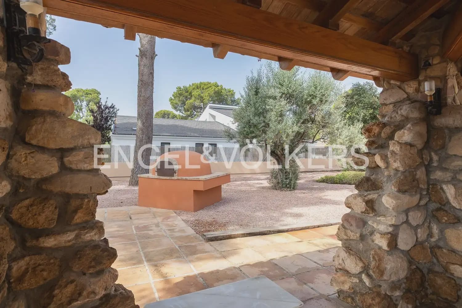 4 bedroom Villa for rent in Paterna with pool garage - € 3,895 (Ref: 9913679)