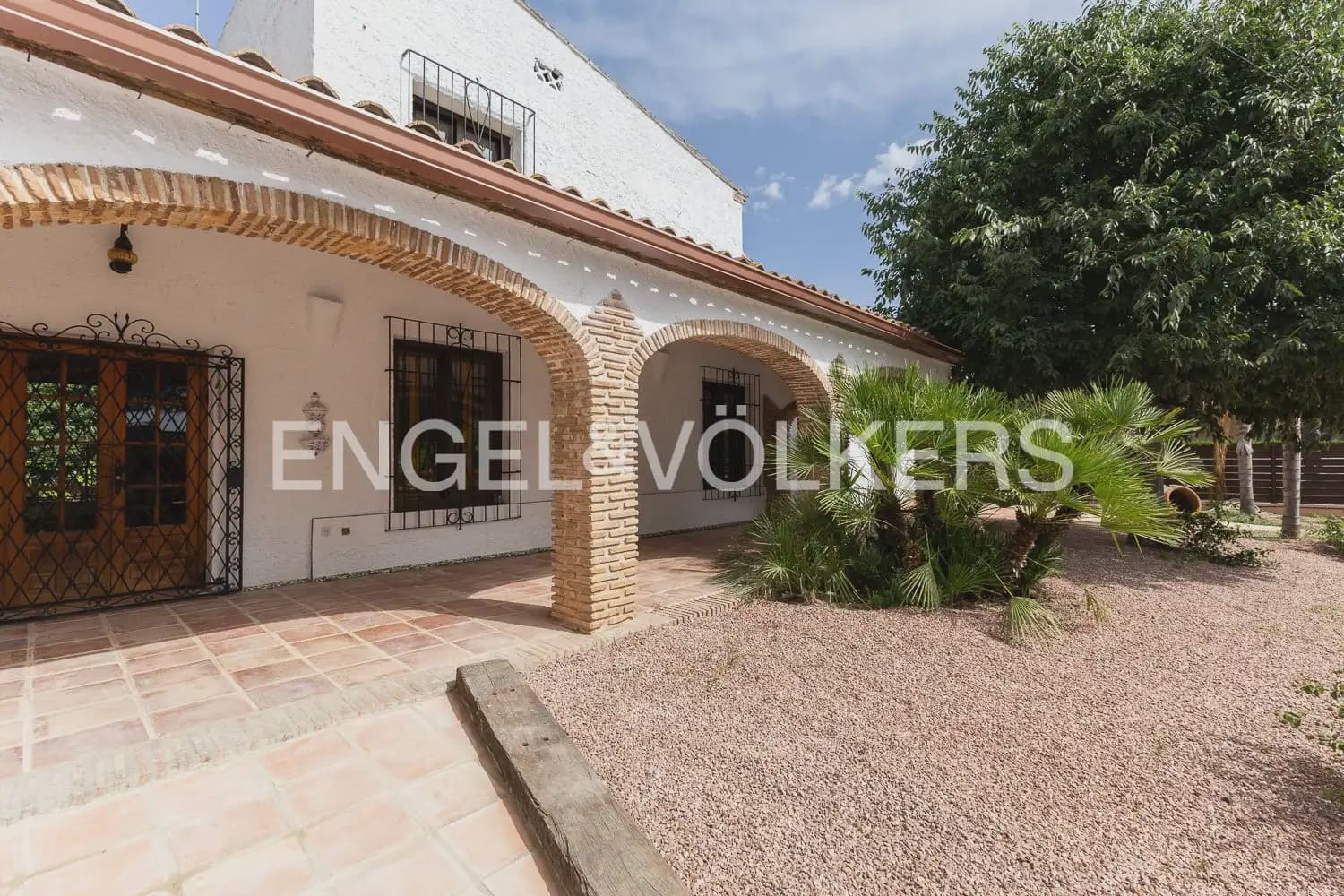 4 bedroom Villa for rent in Paterna with pool garage - € 3,895 (Ref: 9913679)