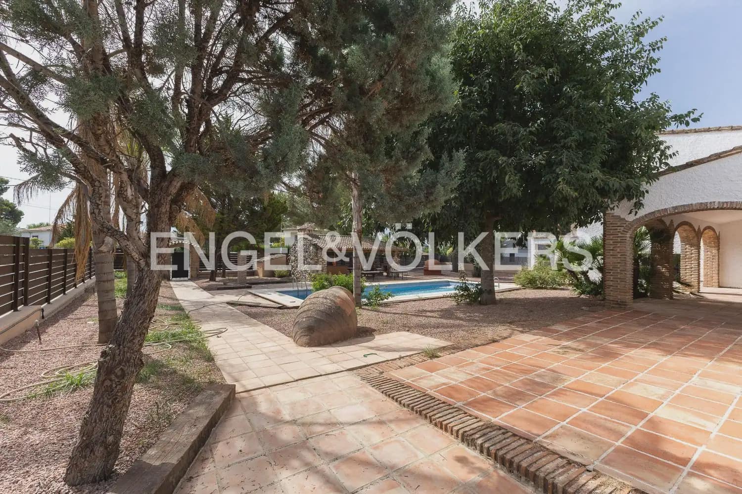 4 bedroom Villa for rent in Paterna with pool garage - € 3,895 (Ref: 9913679)