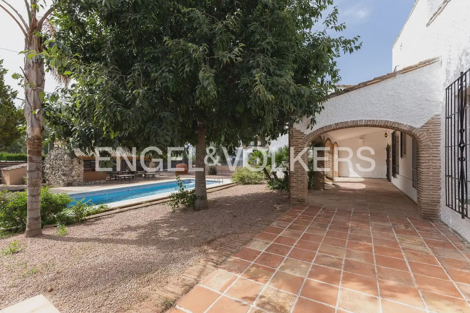 4 bedroom Villa for rent in Paterna with pool garage - € 3,895 (Ref: 9913679)