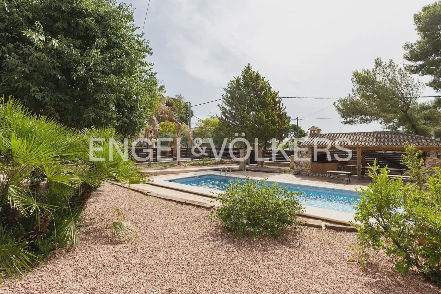 4 bedroom Villa for rent in Paterna with pool garage - € 3,895 (Ref: 9913679)