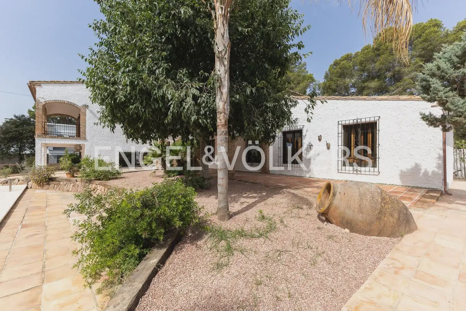 4 bedroom Villa for rent in Paterna with pool garage - € 3,895 (Ref: 9913679)