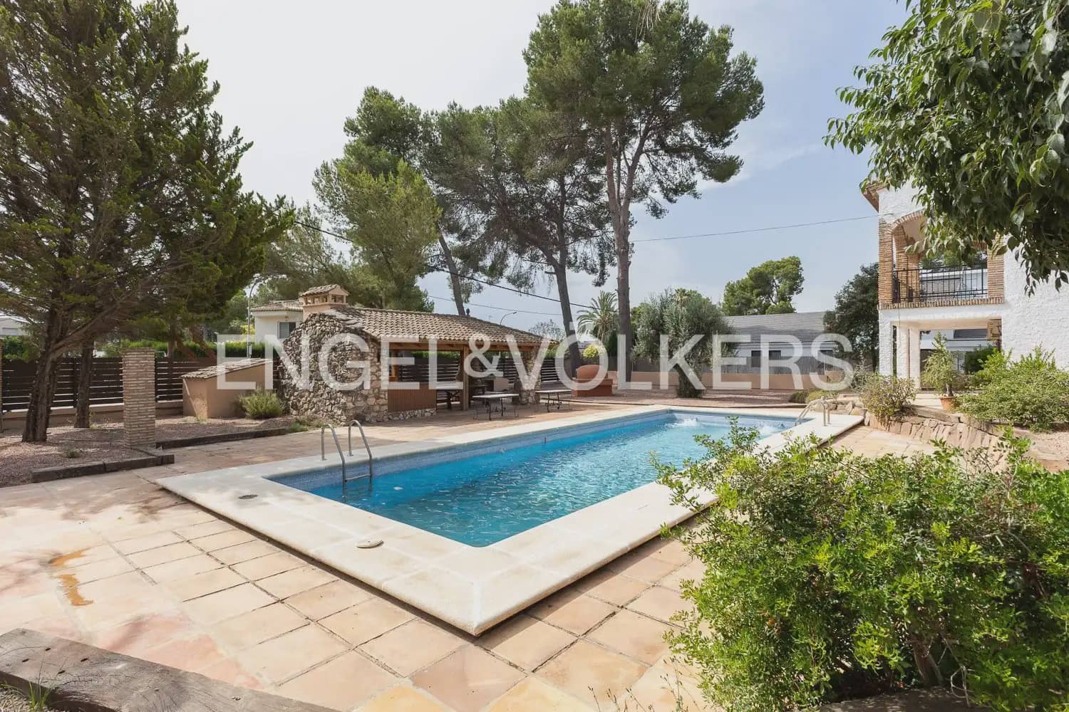 4 bedroom Villa for rent in Paterna with pool garage - € 3,895 (Ref: 9913679)