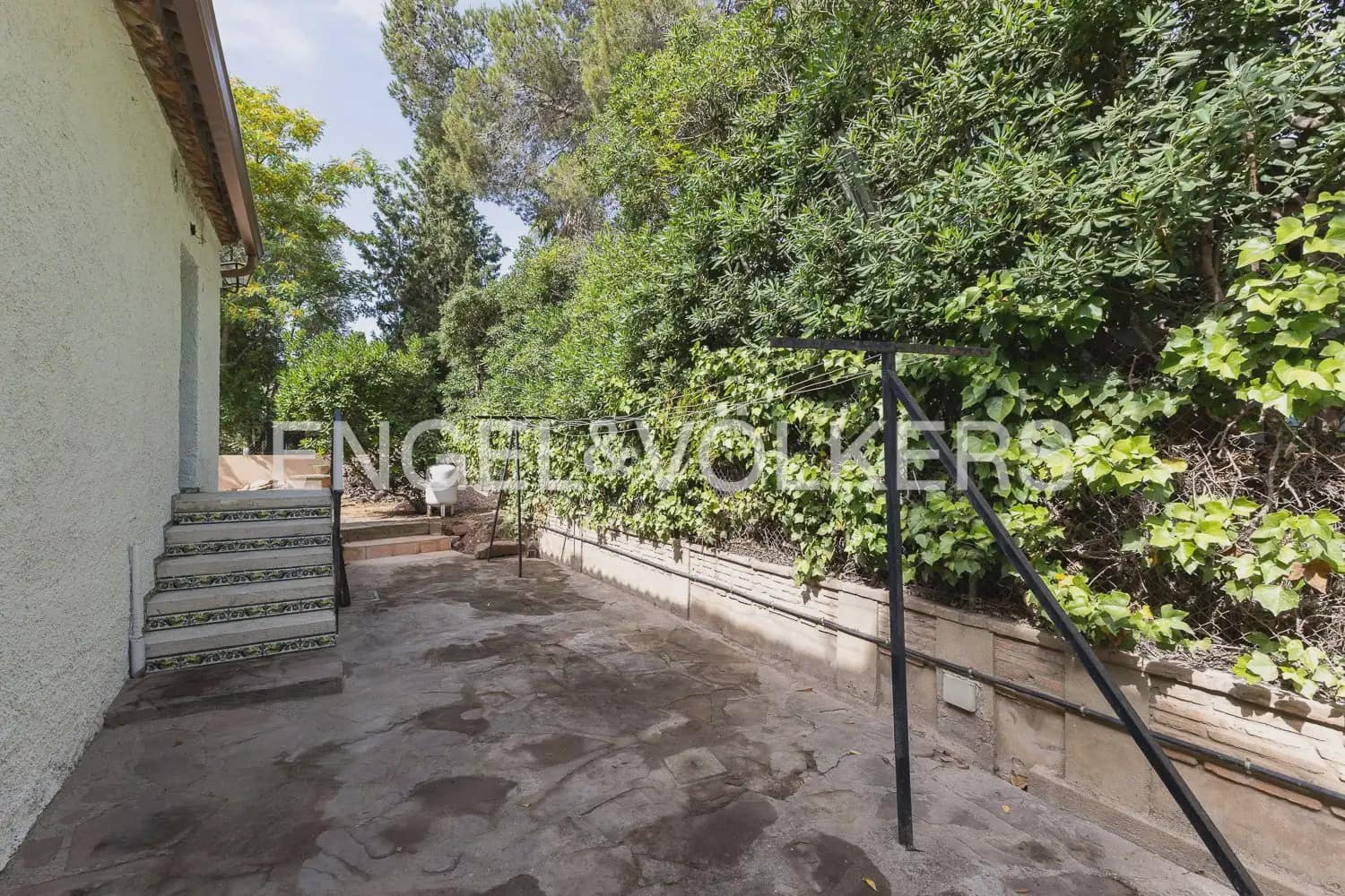 4 bedroom Villa for rent in Paterna with pool garage - € 3,895 (Ref: 9913679)