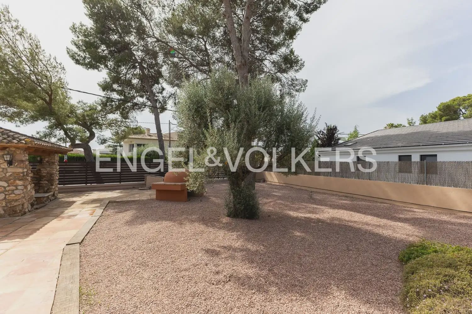 4 bedroom Villa for rent in Paterna with pool garage - € 3,895 (Ref: 9913679)