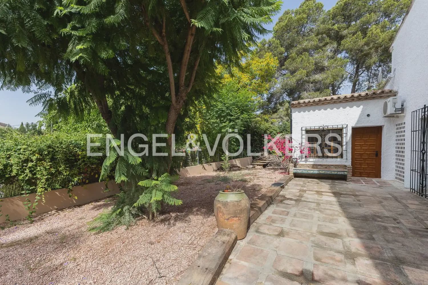 4 bedroom Villa for rent in Paterna with pool garage - € 3,895 (Ref: 9913679)