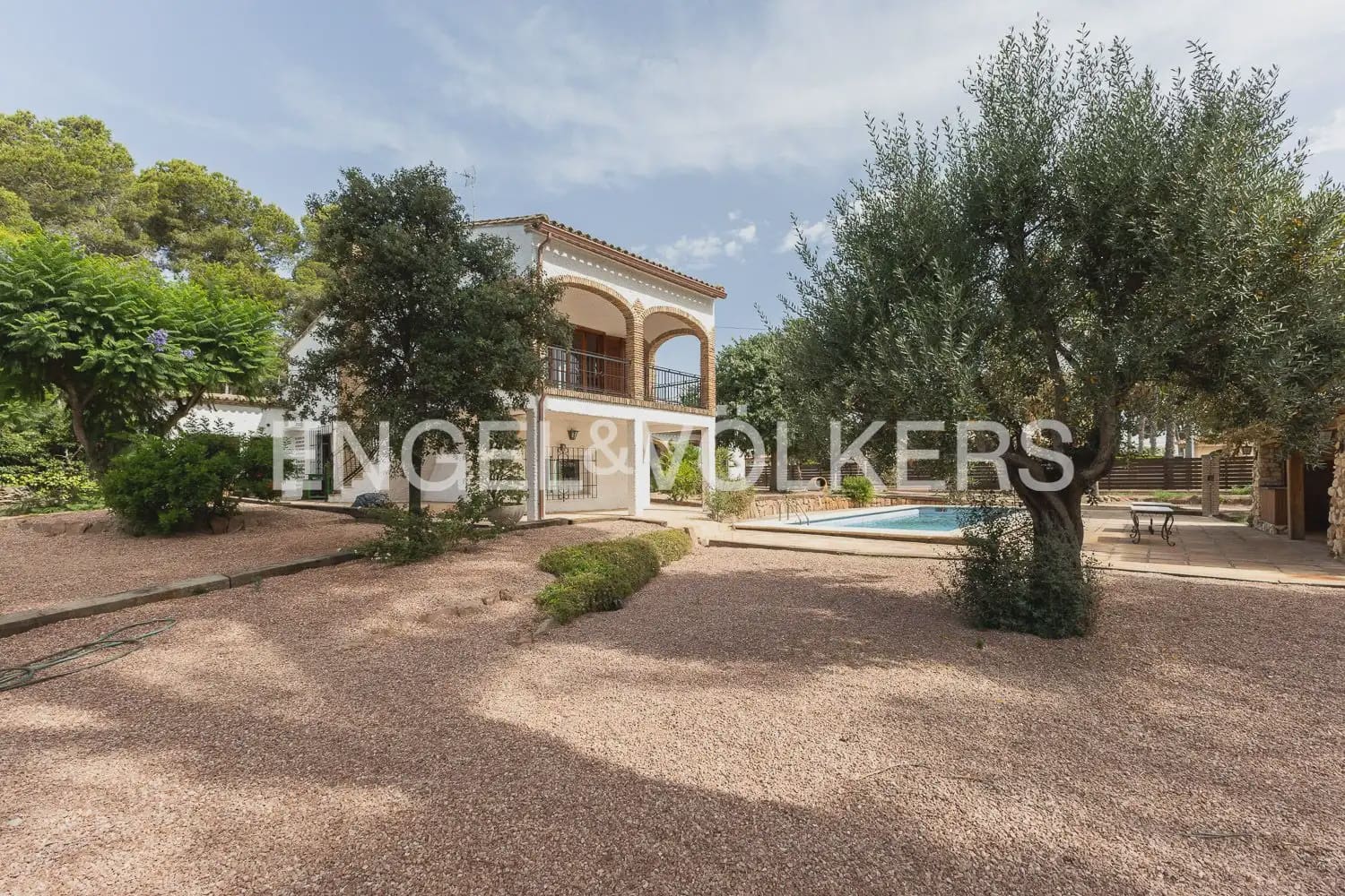 4 bedroom Villa for rent in Paterna with pool garage - € 3,895 (Ref: 9913679)