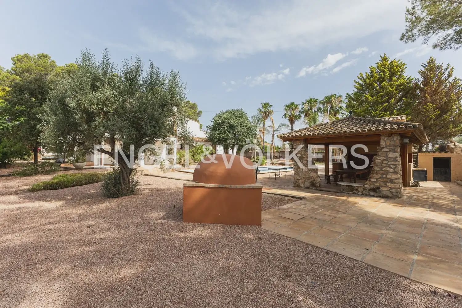 4 bedroom Villa for rent in Paterna with pool garage - € 3,895 (Ref: 9913679)