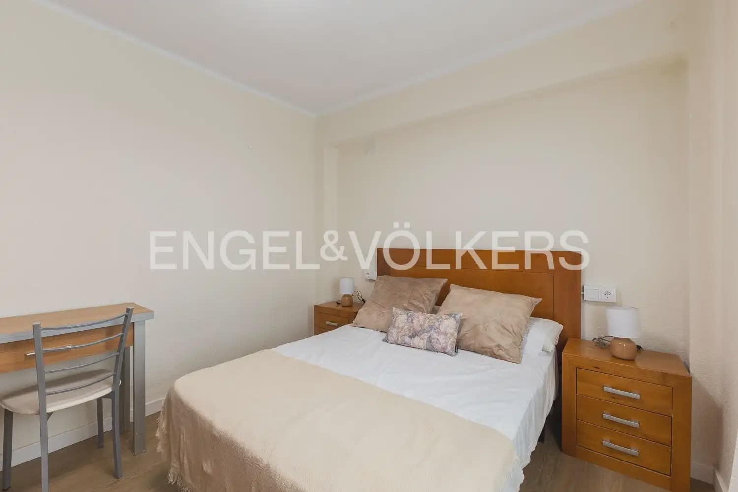 3 bedroom Flat for rent in Valencia city - € 1,500 (Ref: 9914028)