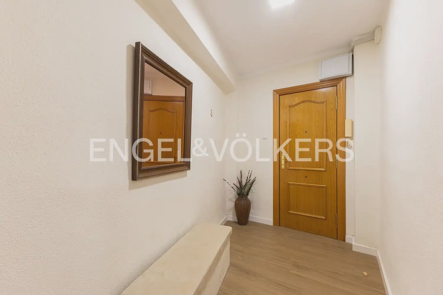 3 bedroom Flat for rent in Valencia city - € 1,500 (Ref: 9914028)