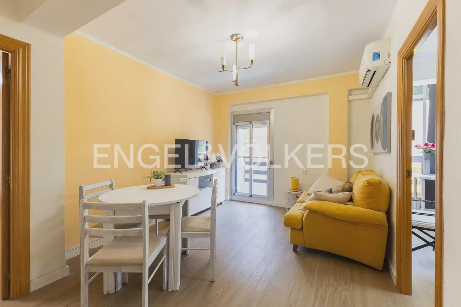 3 bedroom Flat for rent in Valencia city - € 1,500 (Ref: 9914028)