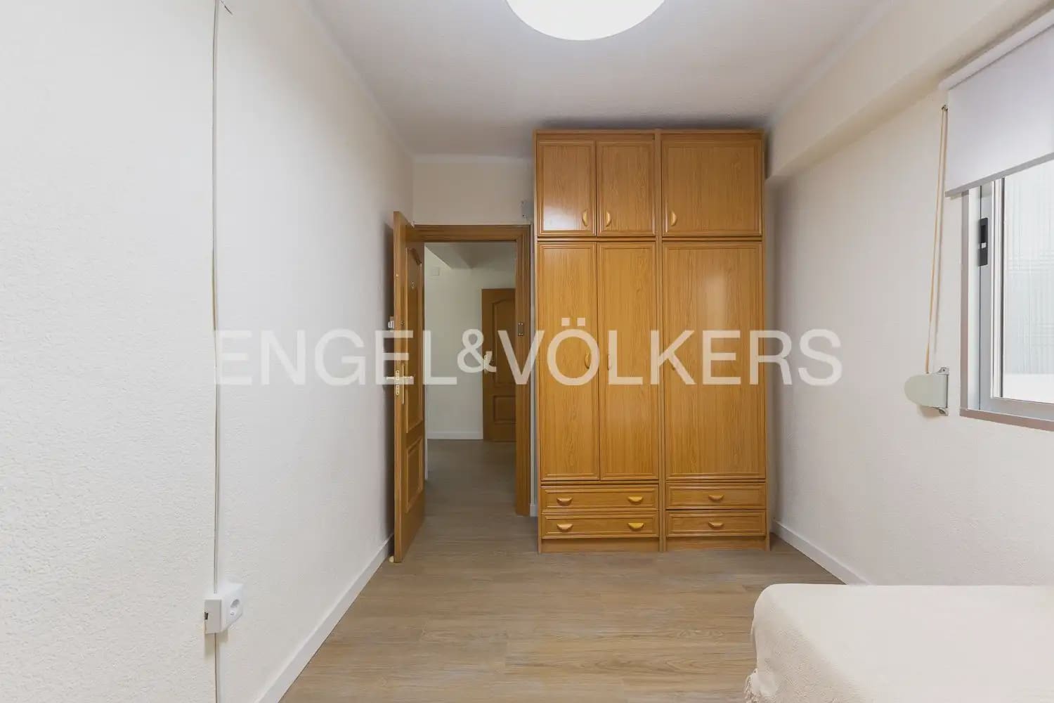 3 bedroom Flat for rent in Valencia city - € 1,500 (Ref: 9914028)