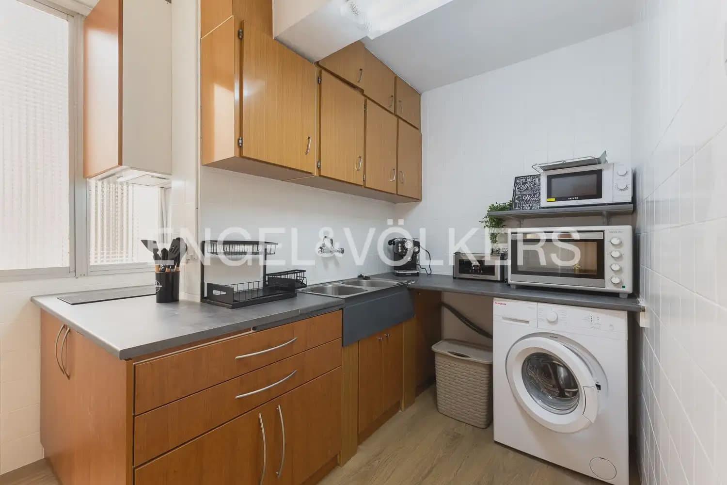 3 bedroom Flat for rent in Valencia city - € 1,500 (Ref: 9914028)