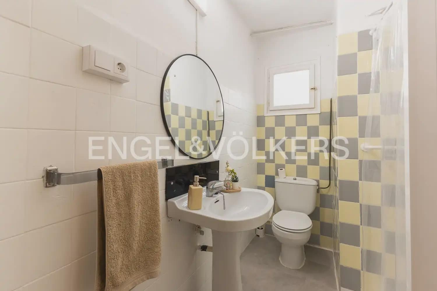3 bedroom Flat for rent in Valencia city - € 1,500 (Ref: 9914028)