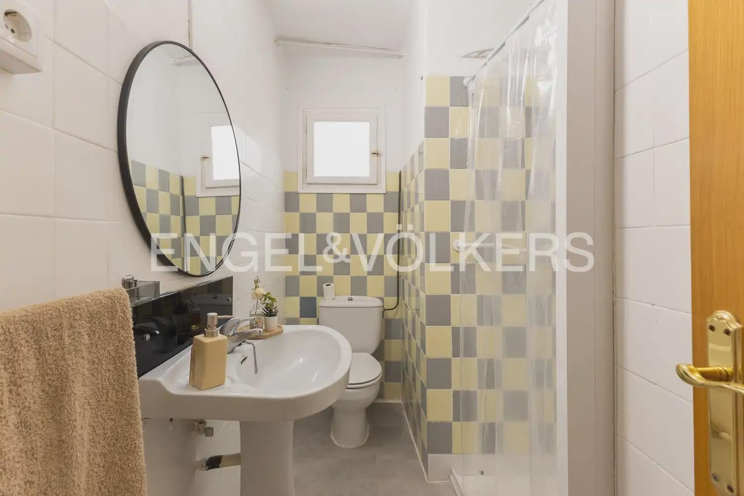 3 bedroom Flat for rent in Valencia city - € 1,500 (Ref: 9914028)