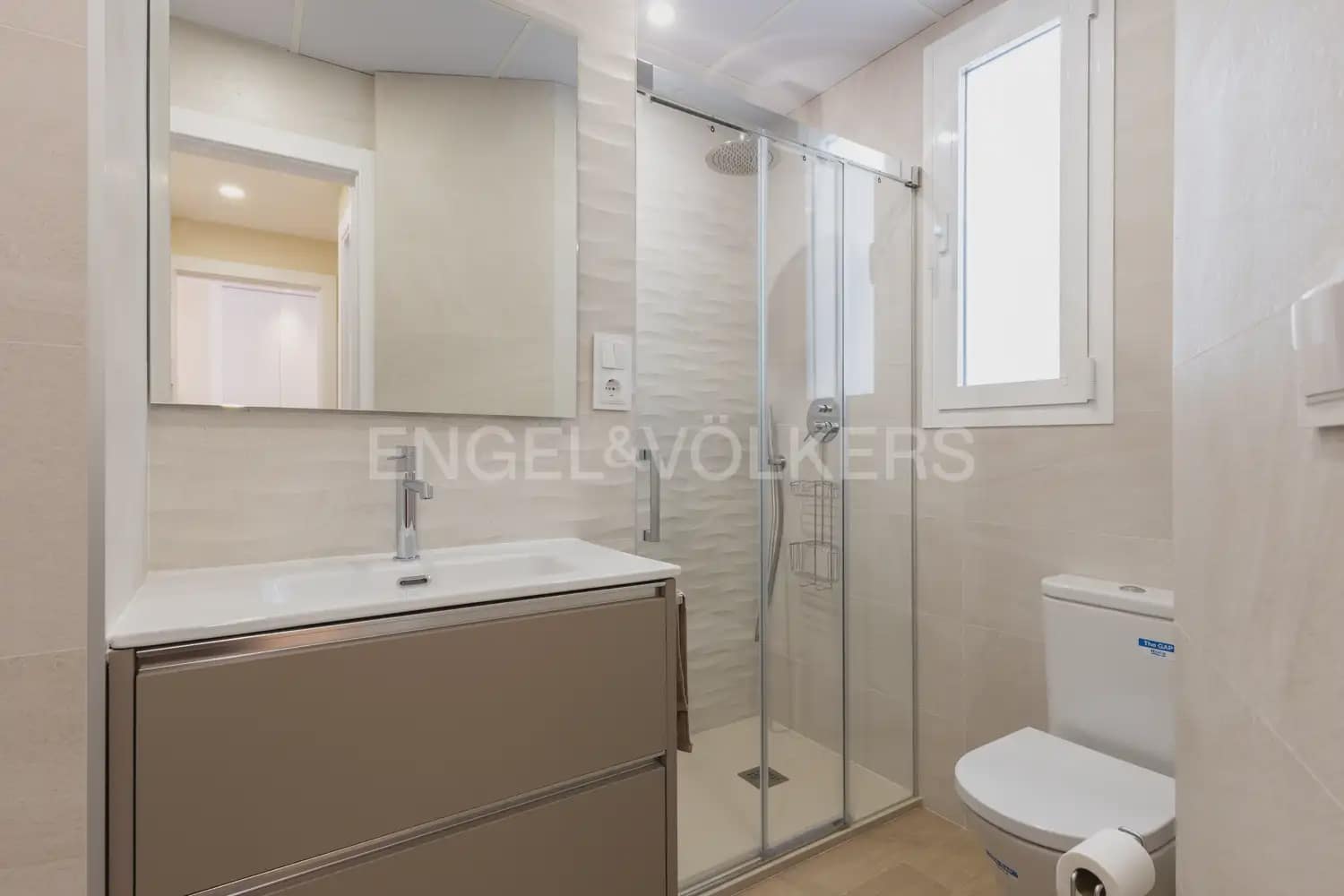 Piso de 3 habitaciones en València ciudad en alquiler - 1.600 € (Ref: 9914905)