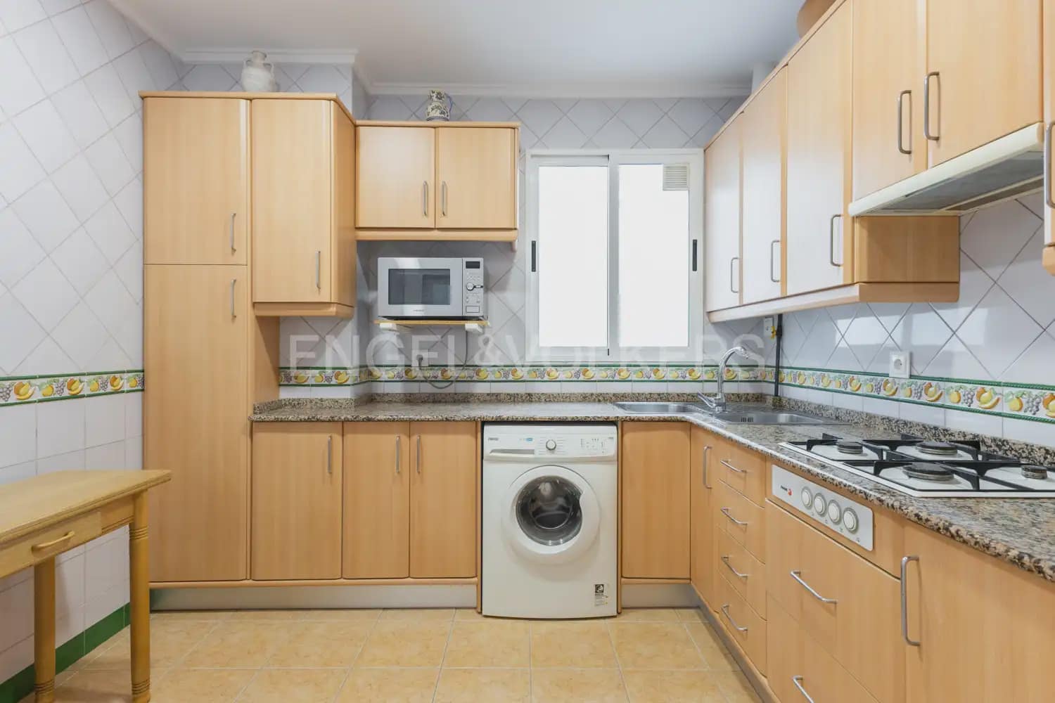 Piso de 3 habitaciones en València ciudad en alquiler - 1.600 € (Ref: 9914905)