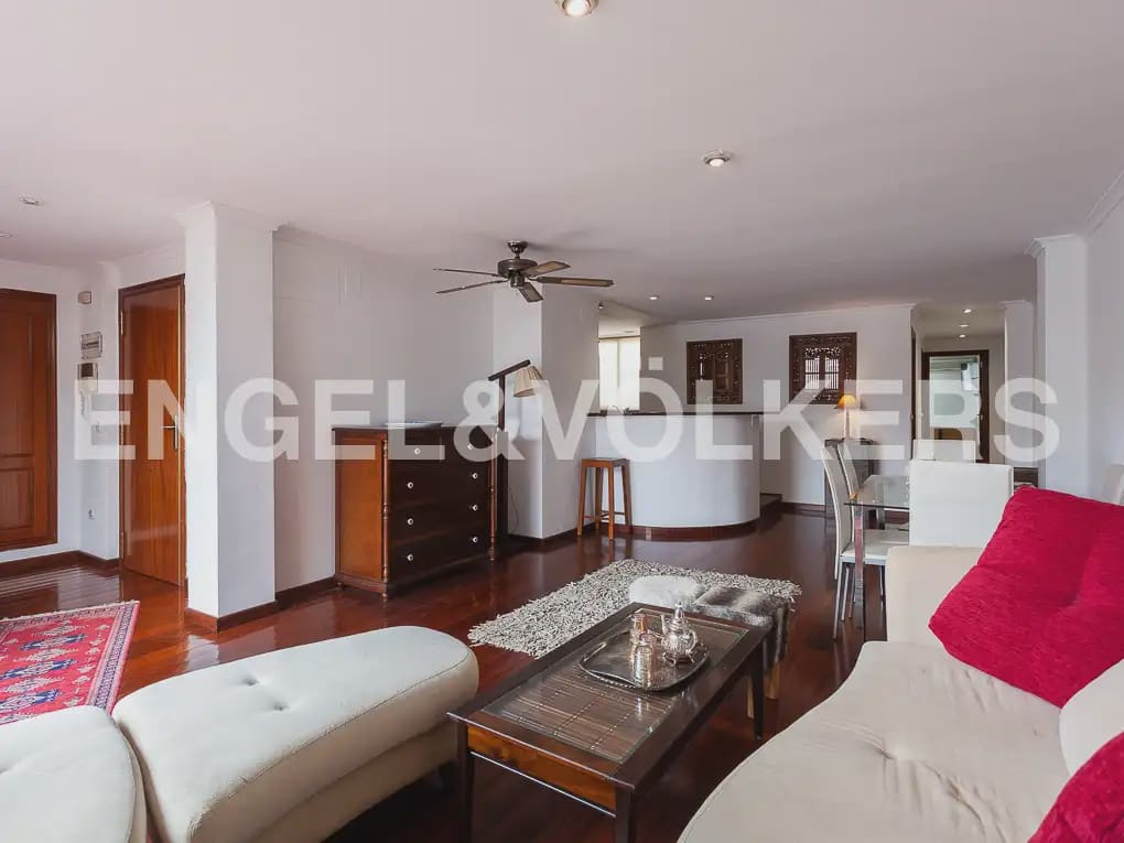 2 soverom Penthouse til leie i Valencia by - € 2 000 (Ref: 9914907)