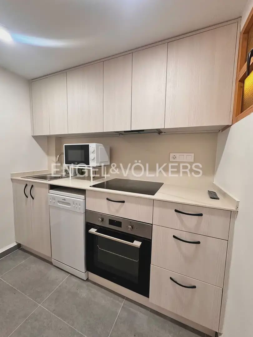 3 sovrum Lägenhet att hyra i Valencia stad - 1 800 € (Ref: 9918660)