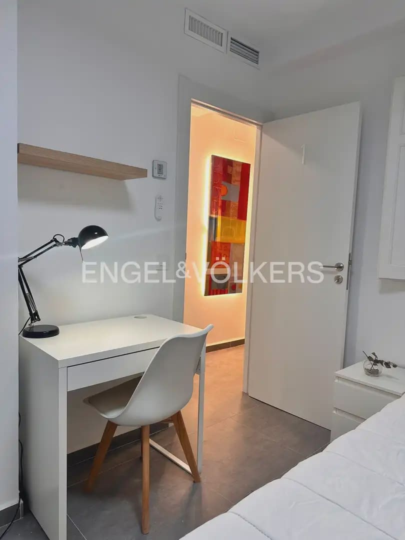 3 sovrum Lägenhet att hyra i Valencia stad - 1 800 € (Ref: 9918660)