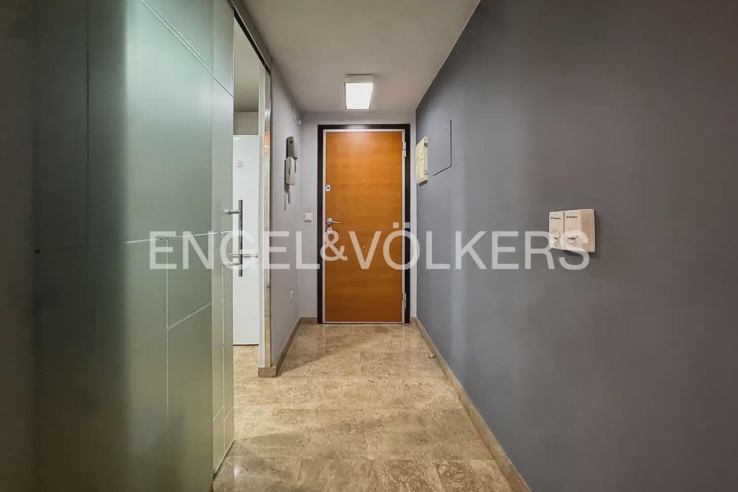 Appartement de 2 chambres à louer à Valence ville avec garage - 1 350 € (Ref: 9918661)